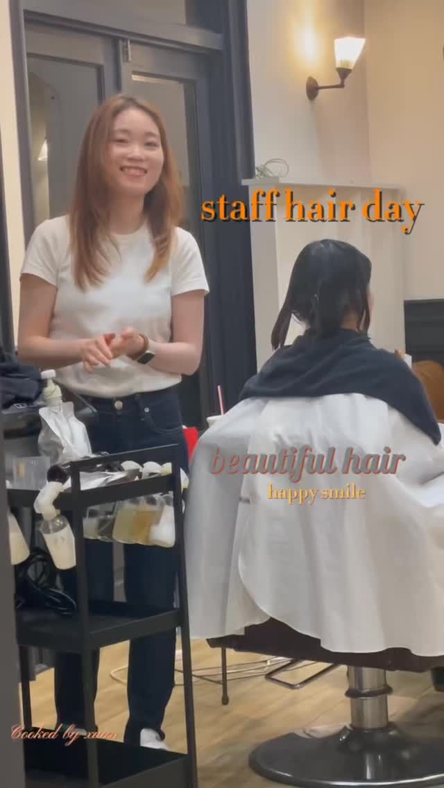🌈スタッフヘアの夜🌛

月に一度、営業後に
スタッフ同士、髪のケアをする日があります✨

わちゃわちゃ話しながら
自分の髪も綺麗になると
やっぱり嬉しい☺️✨✨

今回は裏側を少し見せます💞

#蟹江美容室 
#弥富美容室 
#美容師転職 
#スタイリスト募集 
#株式会社ソトハ