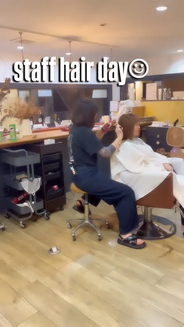 staff hair day🫧✨

月に一度新しい商材や
新しい技術の話や
悩みなんか話しながら
髪を綺麗にする日🩵

美容師も
自分のメンテナンスして
またお客様のケアができるように
大切な日です🍀

@rapport_since2011 
#蟹江美容室 
#弥富美容室 
#美容師転職 
#スタイリスト募集 
#アシスタント募集 
#美容師求人 
#株式会社ソトハ 
#ママ美容師 
#名古屋シェアサロン 
#美容室求人